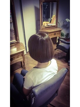 ワークス(WORKS) 前上がりボブ
