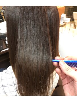 イッシュ バイ ファンドット(ish by fan.) さらさらキラ髪ストレート