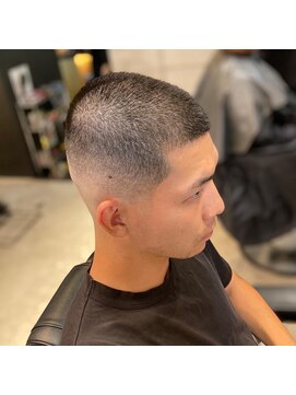 フランクスバーバー アンド ビアークラブ(FRANK'S BARBER and BEER CLUB) ハイスキンフェードボウズ I