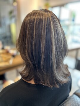 ニュー(new.) ハイライトグレージュ