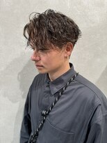 ゼスト リル 新宿(ZEST lill)&nbsp;センターパート 波巻きパーマ ハイライト ウルフ