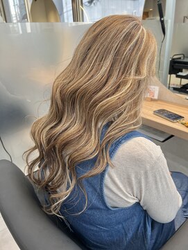 ニカ(NIKA) 【若見え間違いなし】60代お客様/ハイライトベージュ/イメチェン