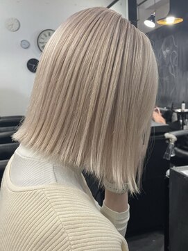 カムジーヘッドカミノウラ(COMEGHEAD KAMINOURA) ダブルカラーショートボブインナーカラーハイライトケアブリーチ