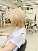 ショートボブ切りっぱなしボブタッセルボブミルクティーベージュ