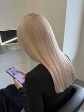 アンドシー(&C.) ミルクティーベージュ、ハイトーンカラー、切りっぱなしロング