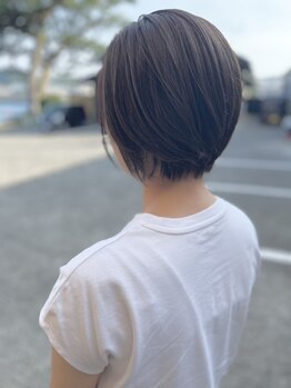 白髪をきれいにぼかすグレイカラーが得意！透明感のある仕上がりで伸びても差が出にくいカラーをご提案♪