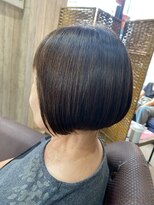 ビーチェ 小岩(Bice)&nbsp;大人女性の艶髪ナチュラルグレイカラー仕上げ/前下がりボブ