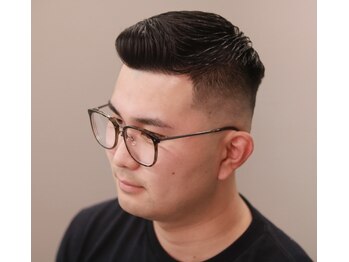 タカラバーバーショップ(TAKARA BARBER SHOP)の写真/メンズバーバーショップTAKARAでは、20-30代の男性に特化したヘアスタイル提案を行っています。