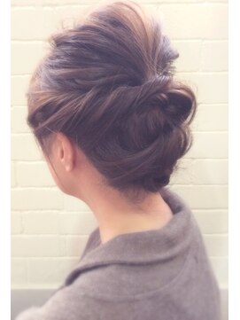 ヘアー リーフ(Hair Leaf) シンプルまとめ髪♪