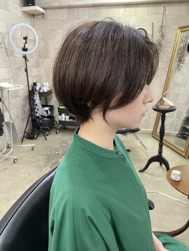 プラグ ヘアーデザイン 大名店(PLUG hair design) 丸みショート　耳かけ