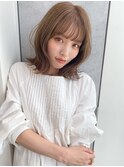 くびれレイヤー_ホワイトアッシュエアリーミディ