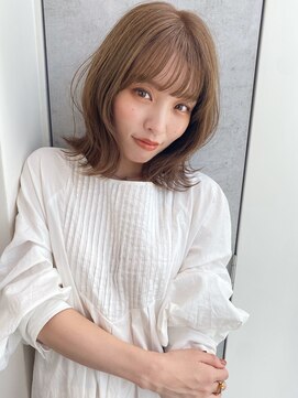 ノク(nok) くびれレイヤー_ホワイトアッシュエアリーミディ