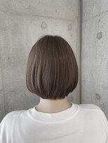 リビンバイアフロート(Livin by afloat) ショートボブ　シルバーベージュ　おおたかの森