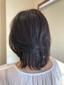 クロス(CROSS) 前上がりレイヤーボブ