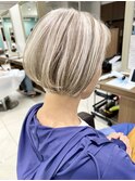 ローライトで立体感アップ！白髪も綺麗に見えるショートボブ