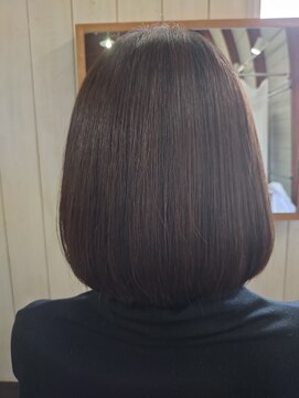 ワイエス(YS) 上品ミディアムボブ