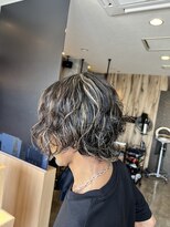 グータン(GOUTAN) ショートウルフ×ハイライトカラー