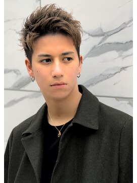 トルネード(TORNADO) ソフトモヒカンツーブロック