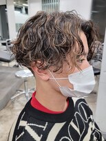 フィフス 原宿(fifth)&nbsp;ミディアムセンターパート波巻きスパイラルパーマハイライト