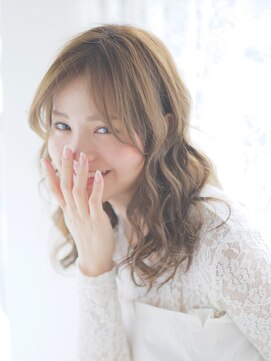 オジコロジ(ojiko.roji) ☆月曜営業☆ojiko.ゆるふわ外国人風カラーで耳掛けセミディ