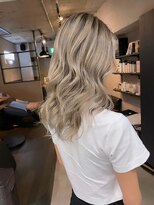 サニー 渋谷(SUNNY)&nbsp;バレイヤージュ、ハイライト、レイヤーロング、グレーベージュ