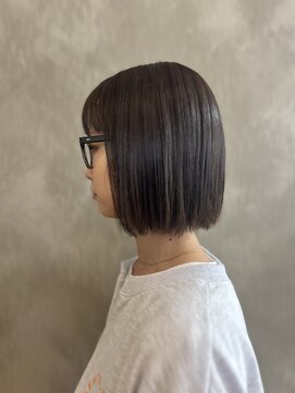 ロビンソン(Robinson) 切りっぱなしボブ/グレージュカラー