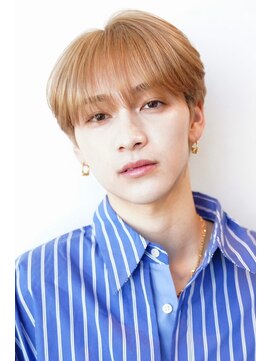 ブエナビスタ(BUENA VISTA) マッシュショート/ハイトーンカラー/センターパート