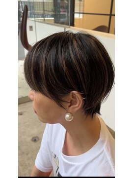 フラワーズビィーオーディー(FLOWERS BOD) 地毛ハイライトで白髪ぼかし