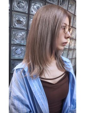 ミルクティーベージュ/顔回りレイヤー/ミディアム/ケアブリーチ