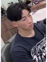 ケーエムシーセントラルルーツ(KMC Central Roots)&nbsp;毛流れセンターパートパーマ×スキンフェード