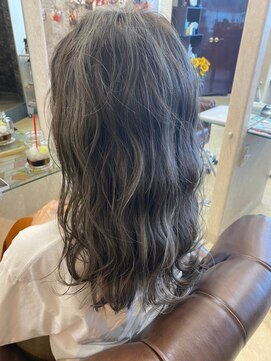 スーペリオル(Superior) アッシュベージュ細みハイライト