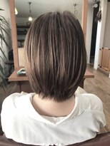 ミニスコ(Minisco) マロンベージュのやわらか揺れ髪ショートボブ