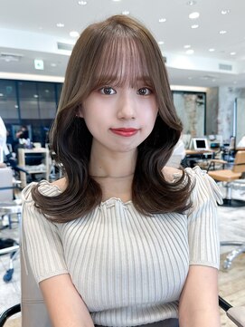 アフロート ルヴア(AFLOAT RUVUA) るなstyle 韓国風くびれヘア 20代30代40代 アッシュベージュ