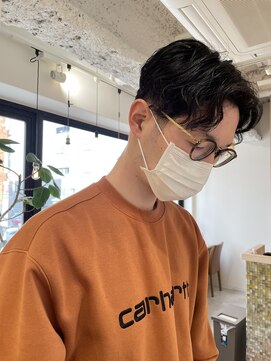 ミモザ(MIMOSA) センターパート　×  癖毛風パーマ