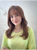 ミディアムレイヤーくびれヘア透け感ブラウンベージュ