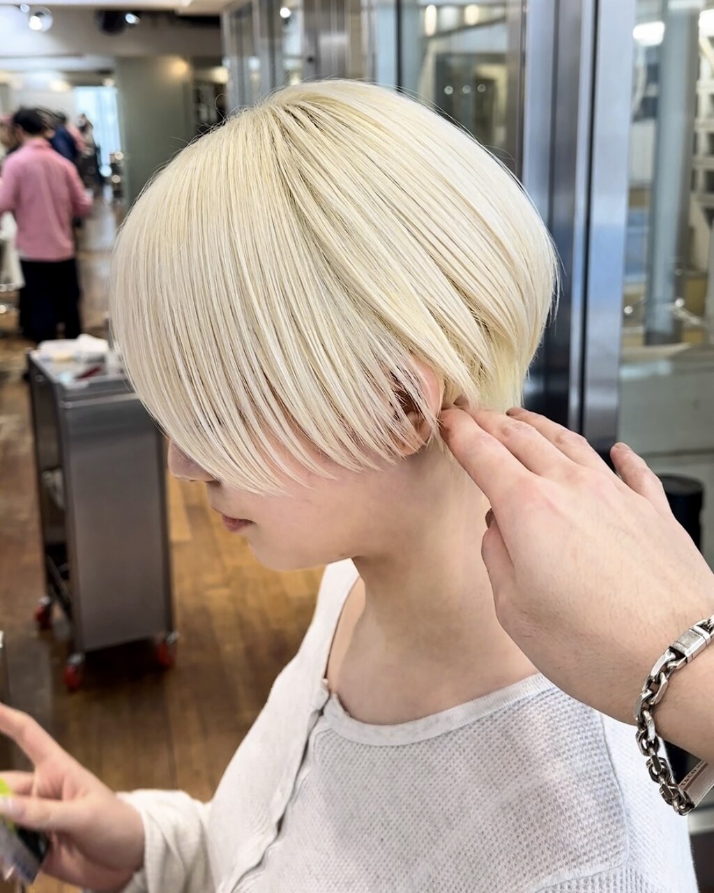抜きっぱなしブロンド/マッシュショート/ホワイトブロンド/銀座