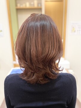 フリージア(freesia) 30代40代50代/ミディアムウルフ/艶髪スタイル