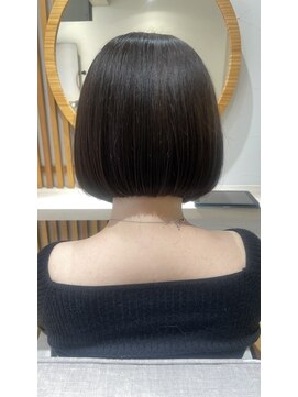 ヒトトセ(Hitotose) 首元すっきりラウンドボブ