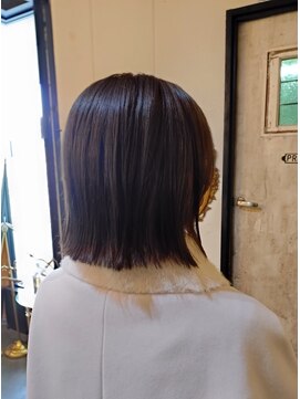 フルアヘッド(FULL A HEAD) 切りっぱなしボブ外ハネミディアム