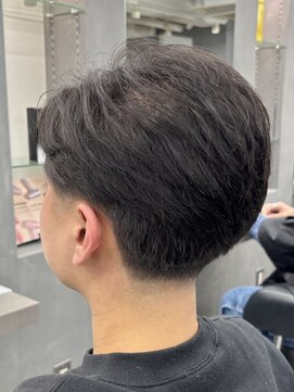 オーバルバイアピッシュ(OVARL by apish) フェザーパーマ/テーパーフェード/毛流れパーマ