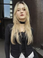 ラッドルーム(LAD ROOM.)&nbsp;レイヤーカット/ウルフカット/ホワイトブロンド/ケアブリーチ