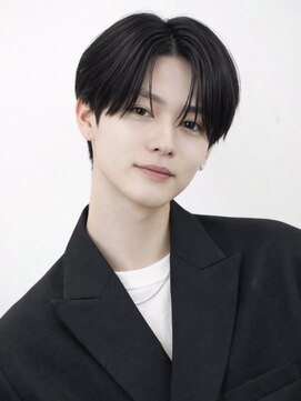 エイド 本店(aid) ナチュラルセンターパートコンマバング黒髪ショートダウンパーマ