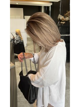 エイチ(H) バレイヤージュ/シャドールーツ/ミルクティーベージュ