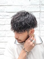 フィフス 原宿(fifth)&nbsp;黒髪波巻きツイストスパイラルパーマツーブロック無造作マッシュ