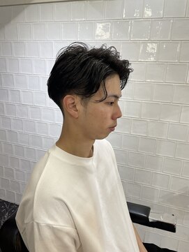 メリケンバーバーショップ フクオカ(MERICAN BARBERSHOP FUK) 波巻き束感ショートツーブロックマッシュアップバングコンマヘア