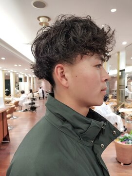 ビュートリアム 神戸(BEAUTRIUM) ツーブロックランダムウェーブパーマ/ショート/神戸/三宮