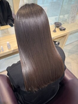 ファースト 八戸店(first)の写真/【Aujua取扱い店】ヘアケアマイスターを取得したスタイリスト在籍♪思わず触れたくなるやわらかなツヤ髪に!