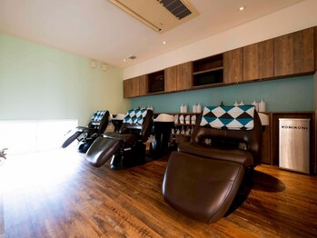 コニコニ(KONIKONI)の写真/髪をしっかり保湿しながら健康な頭皮を手に入れませんか？【エイジングケア×育毛促進】が叶う癒しサロン◎