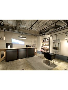 セット面4席の落ち着いた空間が魅力◎周りを気にせず、ゆったりと寛げるサロンタイムをお過ごしください。