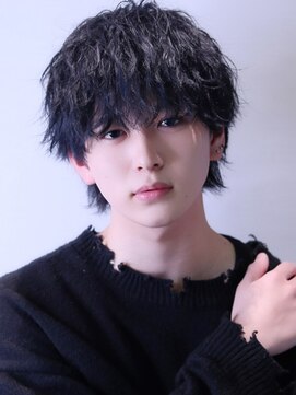 コンフィデンス メンズヘアー(confidence MEN'S HAIR) メンズ黒髪ツイストスパイラルパーマショートウルフ[新宿/men's]